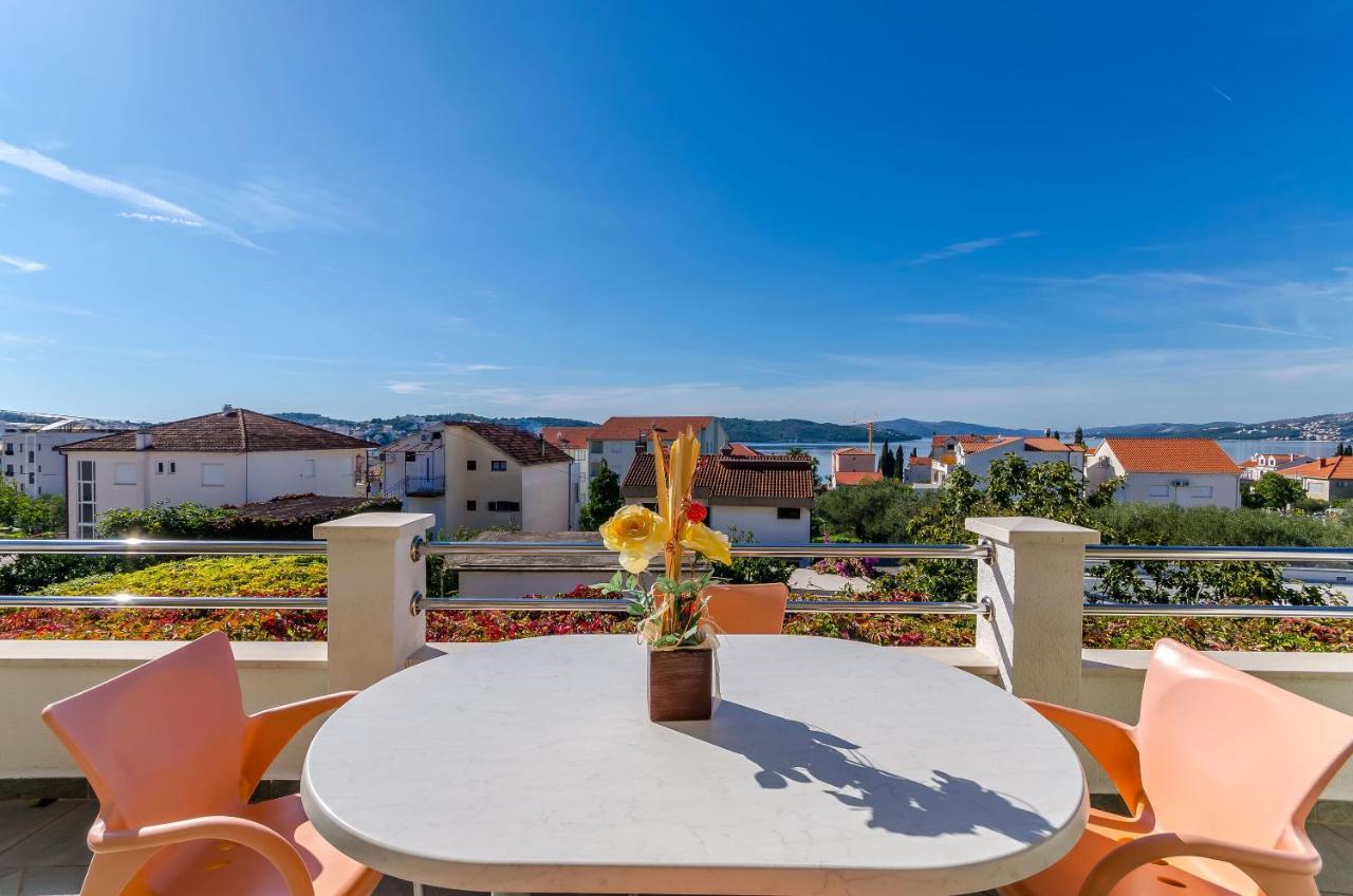 Apartments Palm Tree Трогир Экстерьер фото